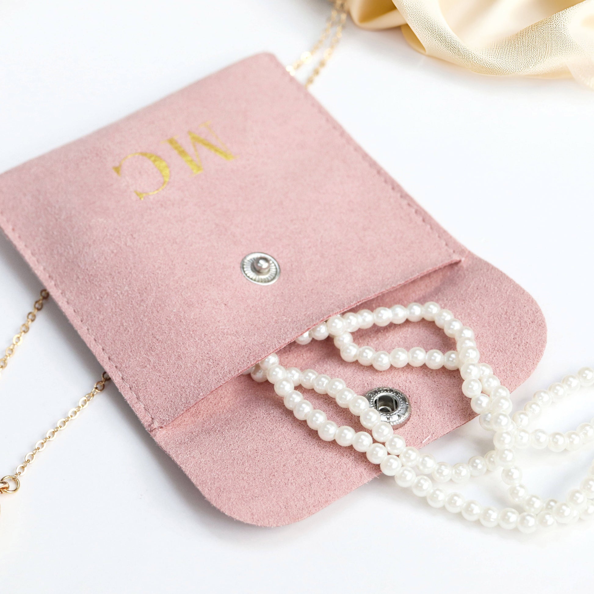 custom velvet jewelry pouches​

